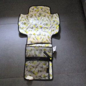 Munchkin Portable Diaper Travel Changing Pad Wipes